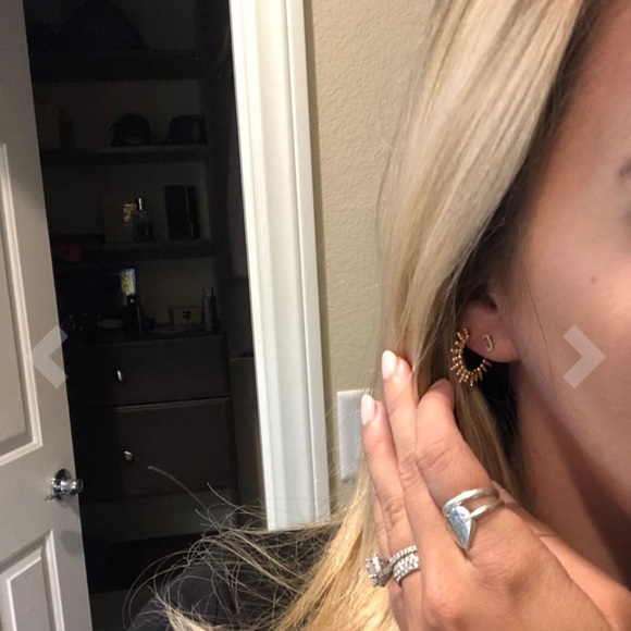 ✨18K Gold Plated Sun Sunburst Huggie Hoop Earrings - Picture 5 of 8